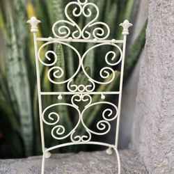 White Painted Jewelry Holder, 7" X 16"