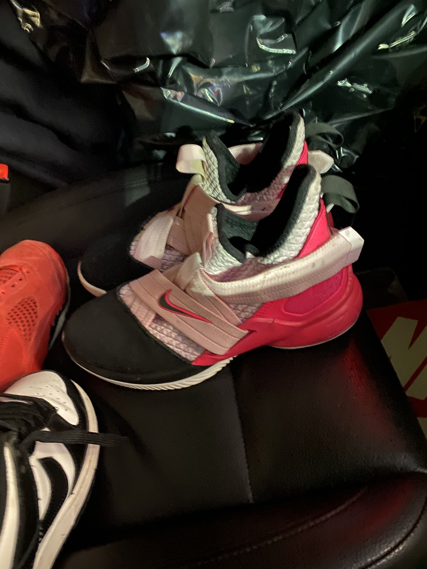 LeBron Soldier Pink Foam Sz 6y