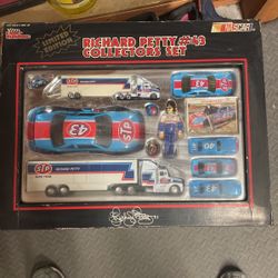 Collector Cars Richard Petty #43 CollectorSet