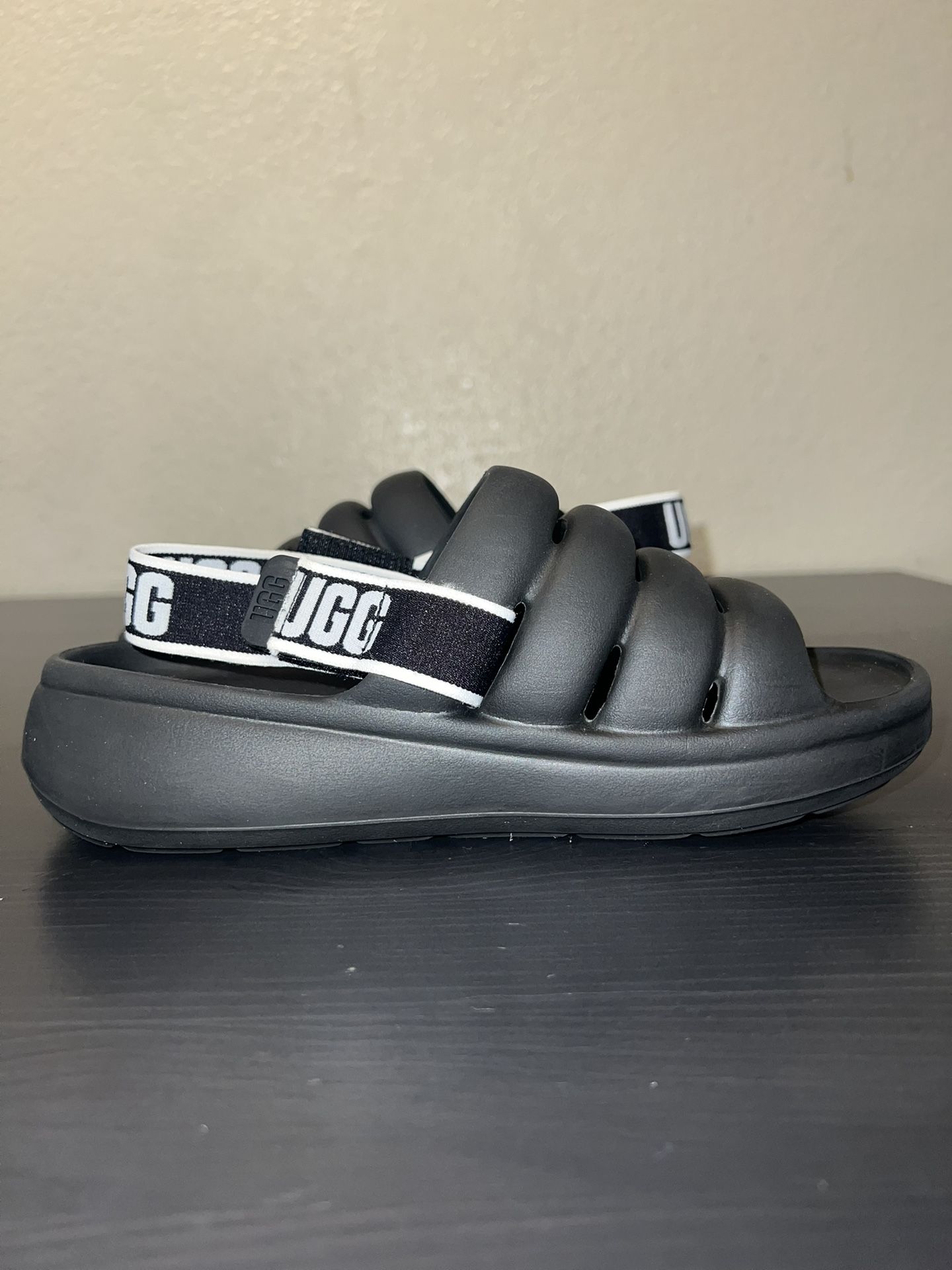 Kids UGG Sandals Size 3