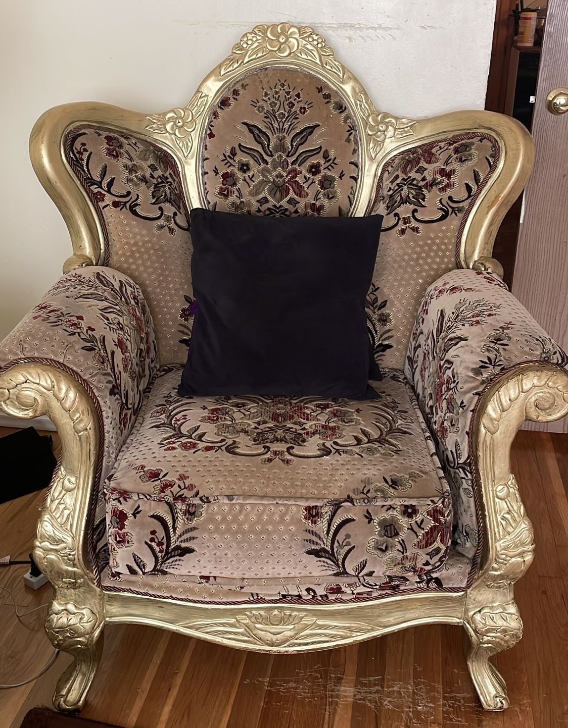 Very Good quality And Clean living Room Sets