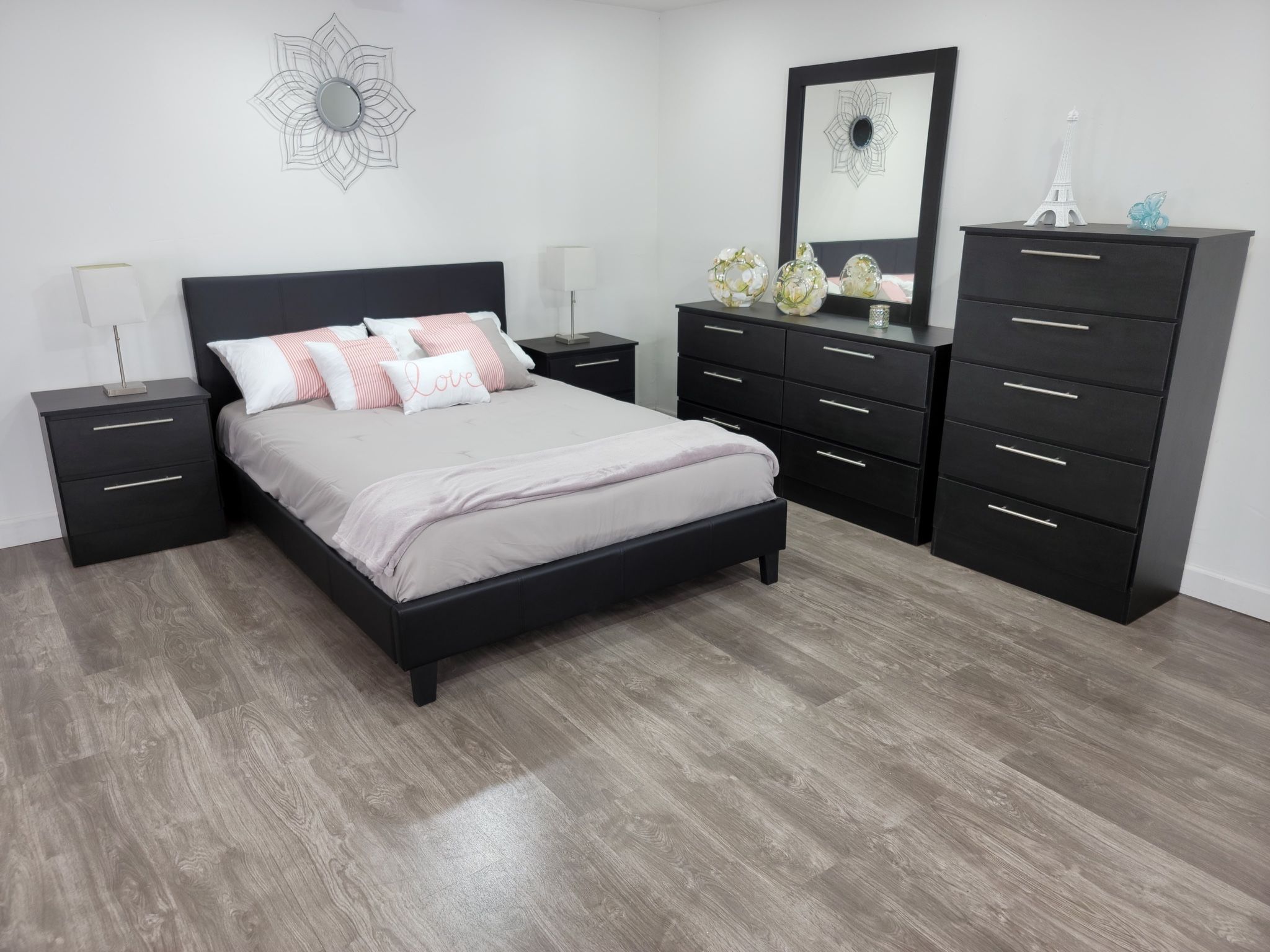 Brand New Queen Bedroom Set - Juego de Cuarto Nuevo a Estrenar … Fast 🚚