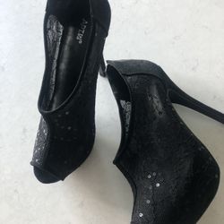 Black Shoes 