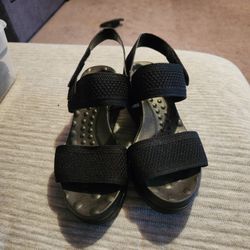 Woman Wedges Size 5 To 5 In Half Used In Good Condtion.