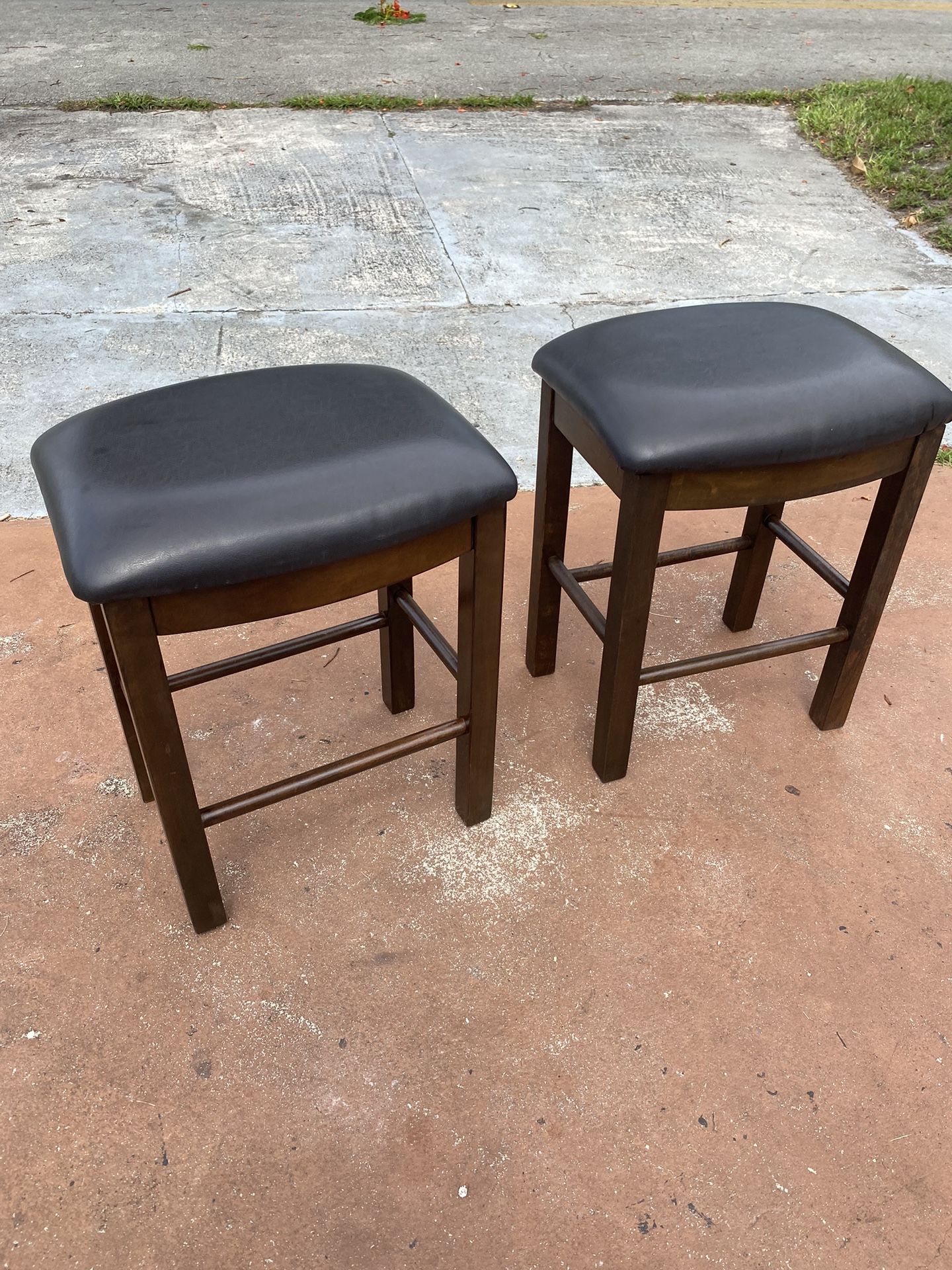 2 Bar Stool Bench