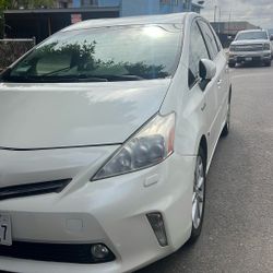 Toyota Prius V 2014 Clean Title 