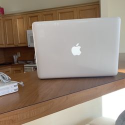 Apple MacBook Laptop 