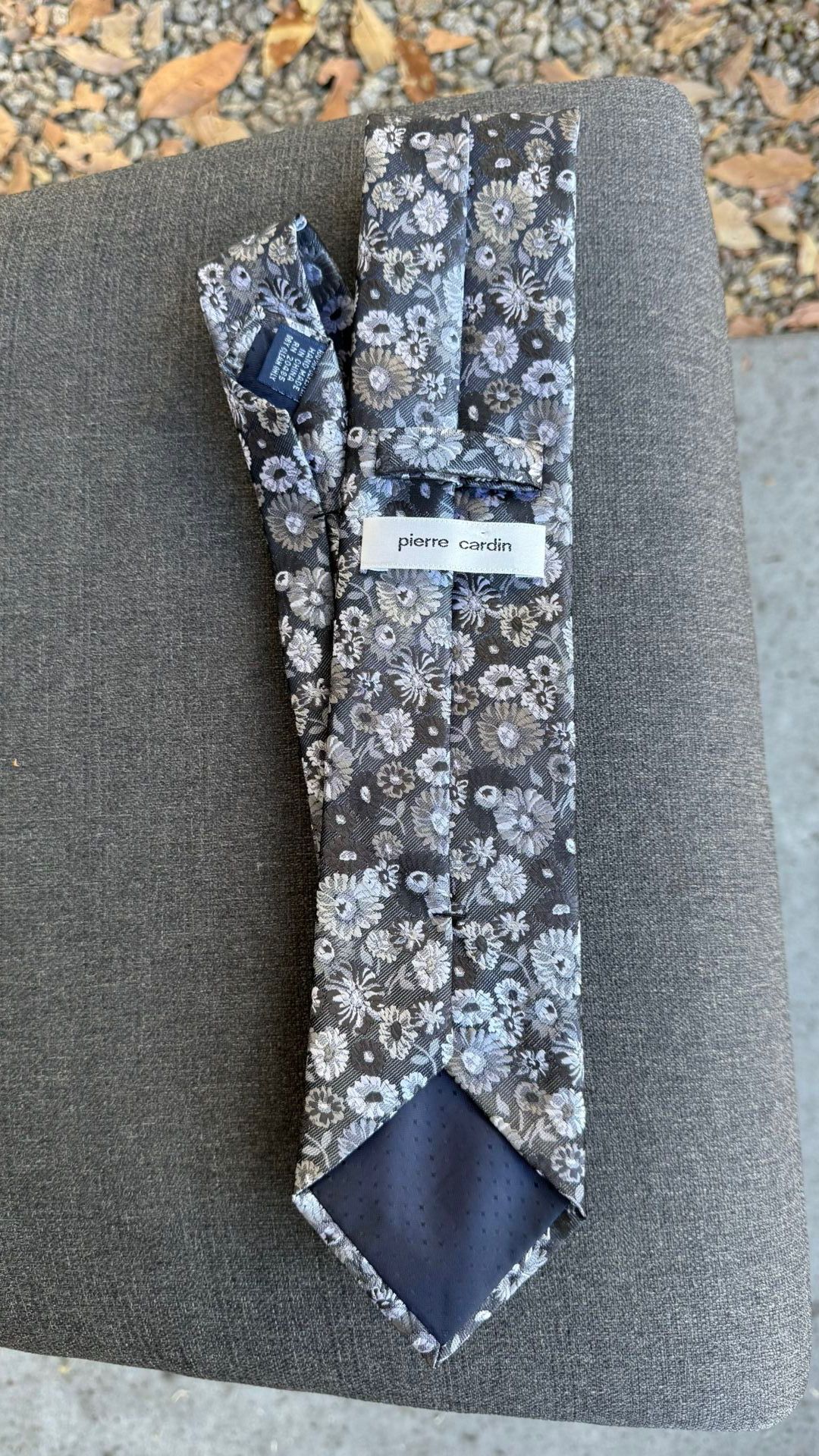 Pierre Cardin 100% Silk Floral Tie โ Silver & Black Pattern