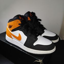 Brand New Air Jordan 1 Mid Shattered Backboard SIZE 5.5 Boys/ 7 Women's 