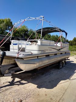 Pantoon boat party barge