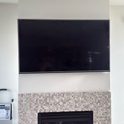 65 inch LG TV (2019) - Mounting Bracket Included