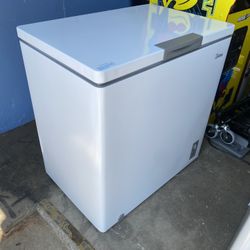 Midea 7 Cu.ft Chest Freezer 