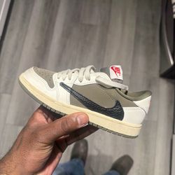 Jordan 1 Travis Scott