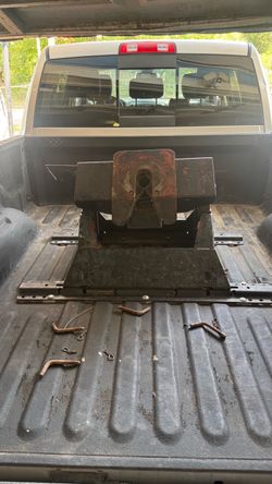 Fifth wheel hitch
