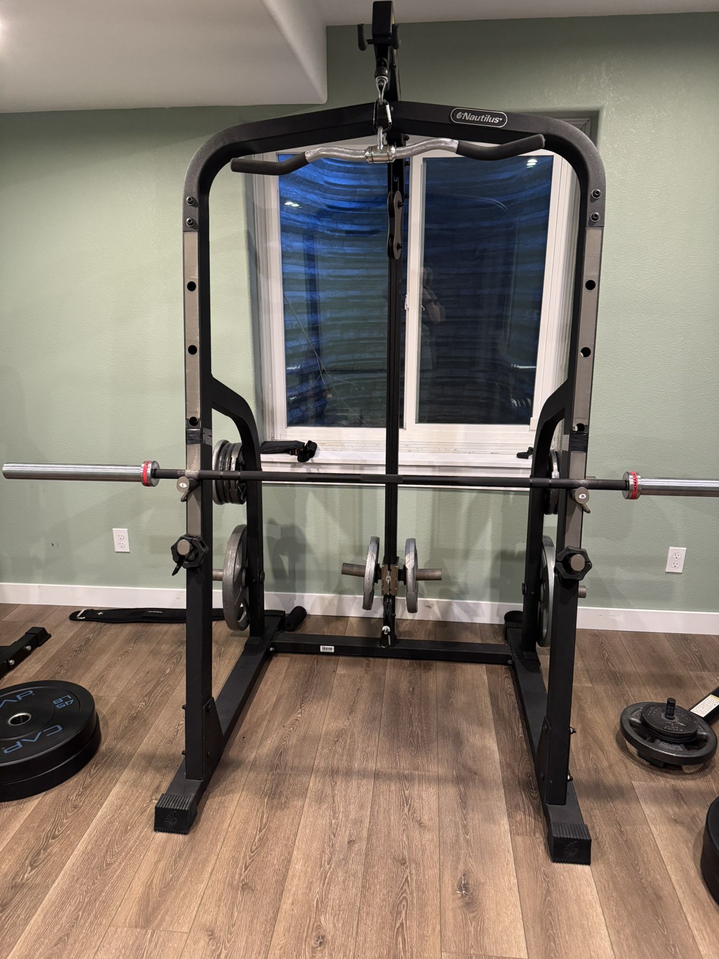 🏋️♀️ FOR SALE: Nautilus Squat Rack with Pulley System