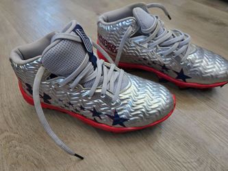 Youth under armour spotlight hammer football cleats 4.5