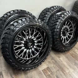 NEW 22x12 fittipaldi wheels wrapped in atturo mt 33x12.50r22 they are 5 lug universal 5x5.5 ram bolt pattern and 5x5 JEEP