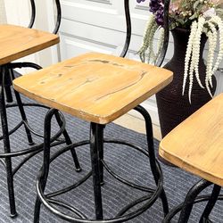 (3) Adjustable Metal Frame, wood seat Barstools. Delivery Available 🚚.