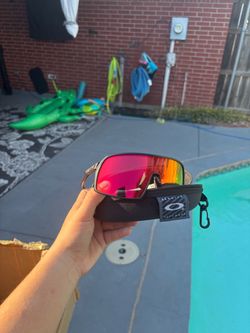 Oakley sutros