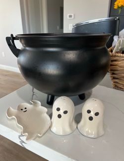 Halloween Decor (Taking offers)