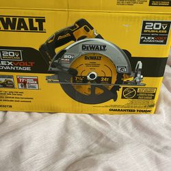 DEWALT 20-Volt MAX Cordless Brushless 7-1/4 in. Circular Saw with FLEXVOLT ADVANTAGE (Tool Only)