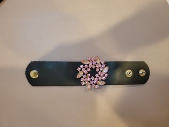 FLOWER DESIGN LEATHER BRACELET