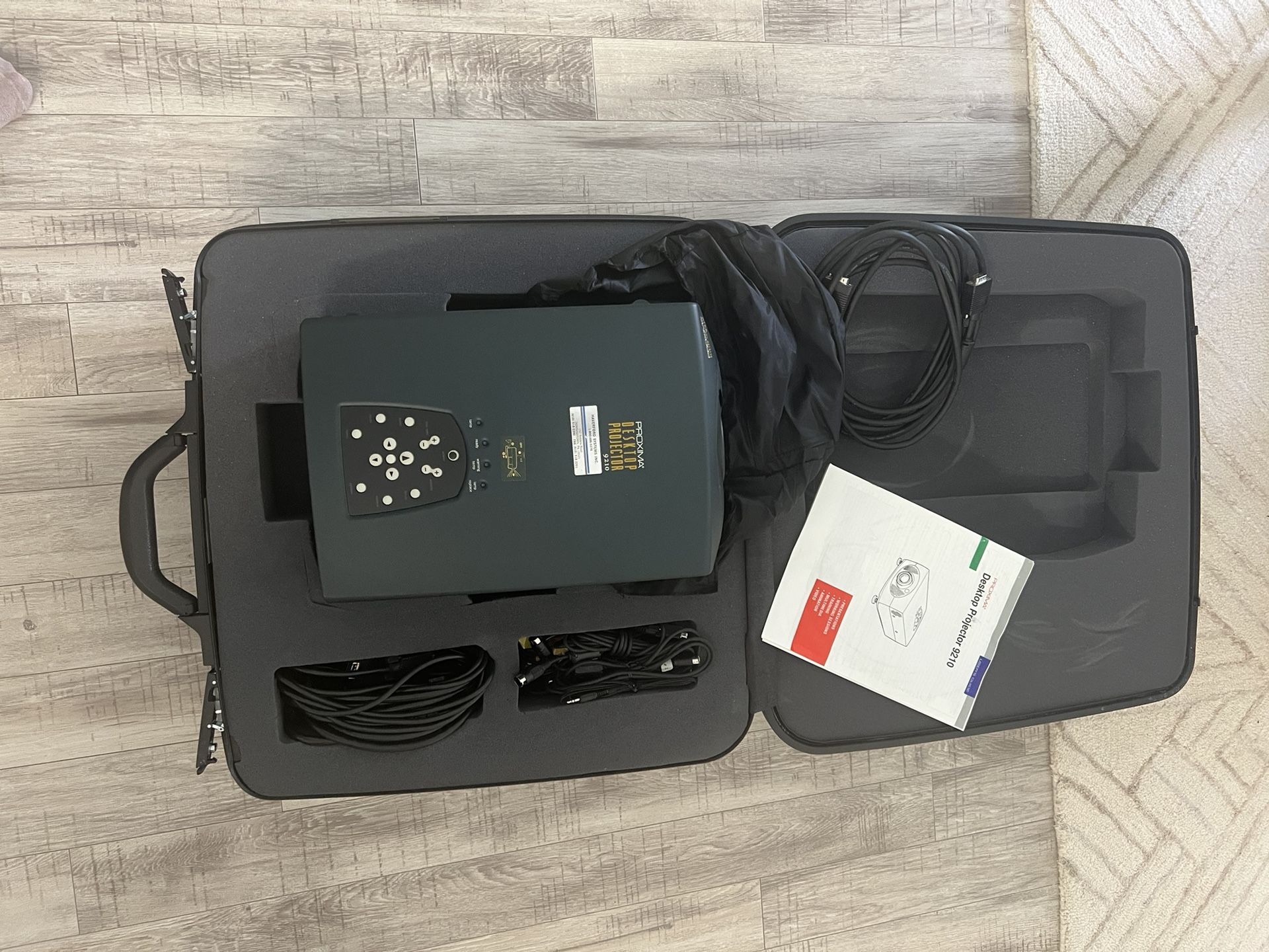 Proxima desktop projector 9210