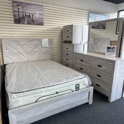 Queen Size Bedroom Set. 🚚WE DELIVER🚚