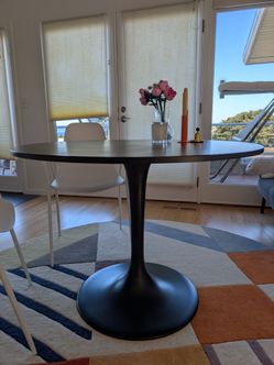 Dining table tulip shape