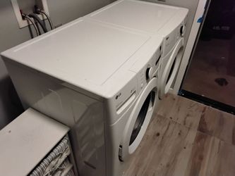 LG Washer & Gas Dryer Set