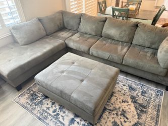 Beautiful grey couch !