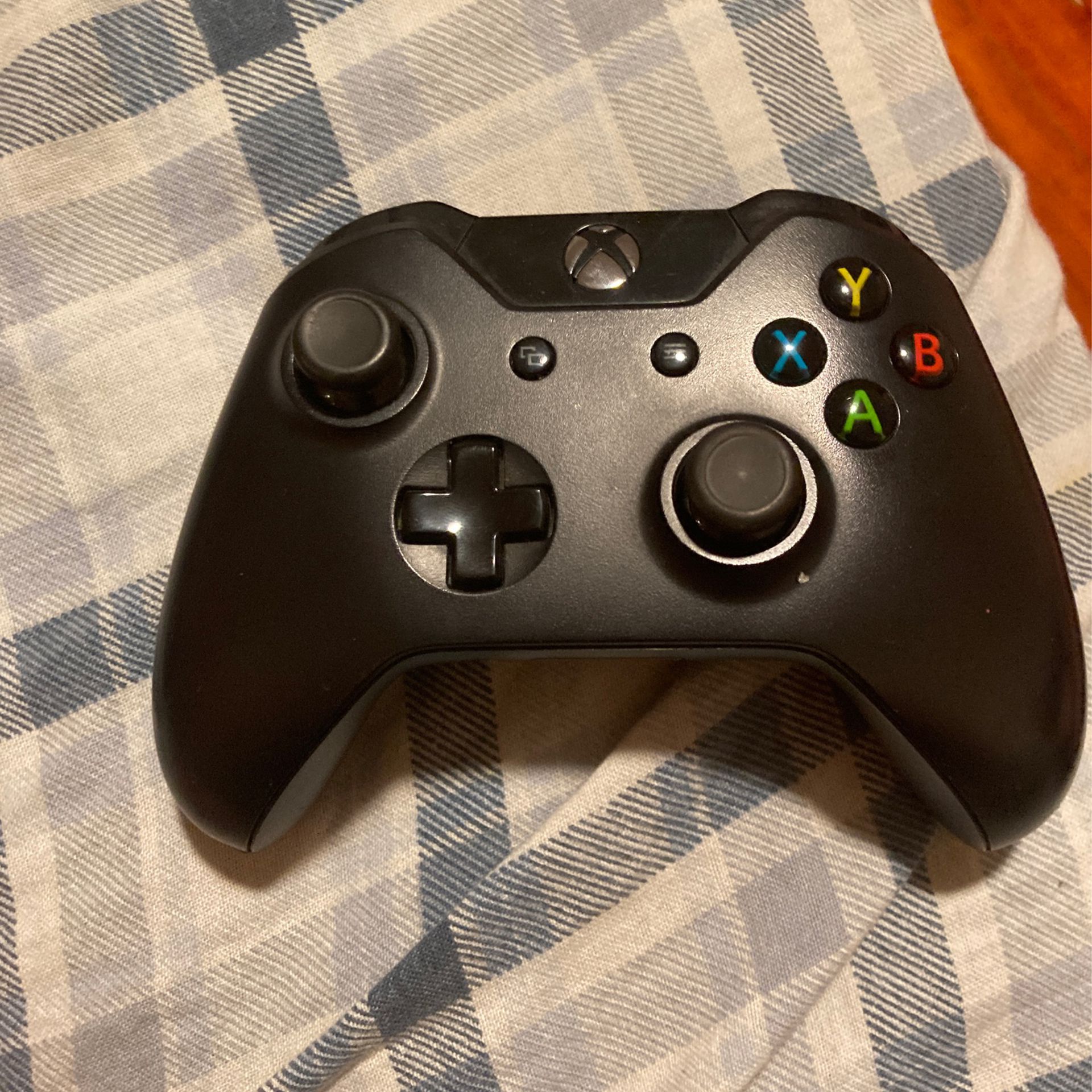 Xbox One Controller And Headphone