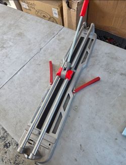 24 inch Rubi tile cutter. No cutter wheel!