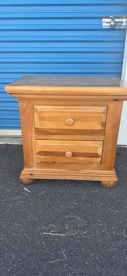 Night stand Good Condition 25 high - 26 wide - 17 deep