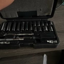 21 piece tool box with good working tools 