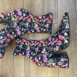 Ann Taylor Faux Snake Skin Wedges Beige Size 7.5