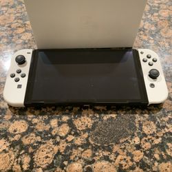 OLED Nintendo Switch - Like new