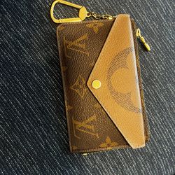 Louis Vuitton Change Wallet. for Sale in Wildomar, CA - OfferUp