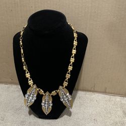 J  Crew   Crystal     Long   Rhinestone  Adorned  Dart Necklace   Gold  Tone