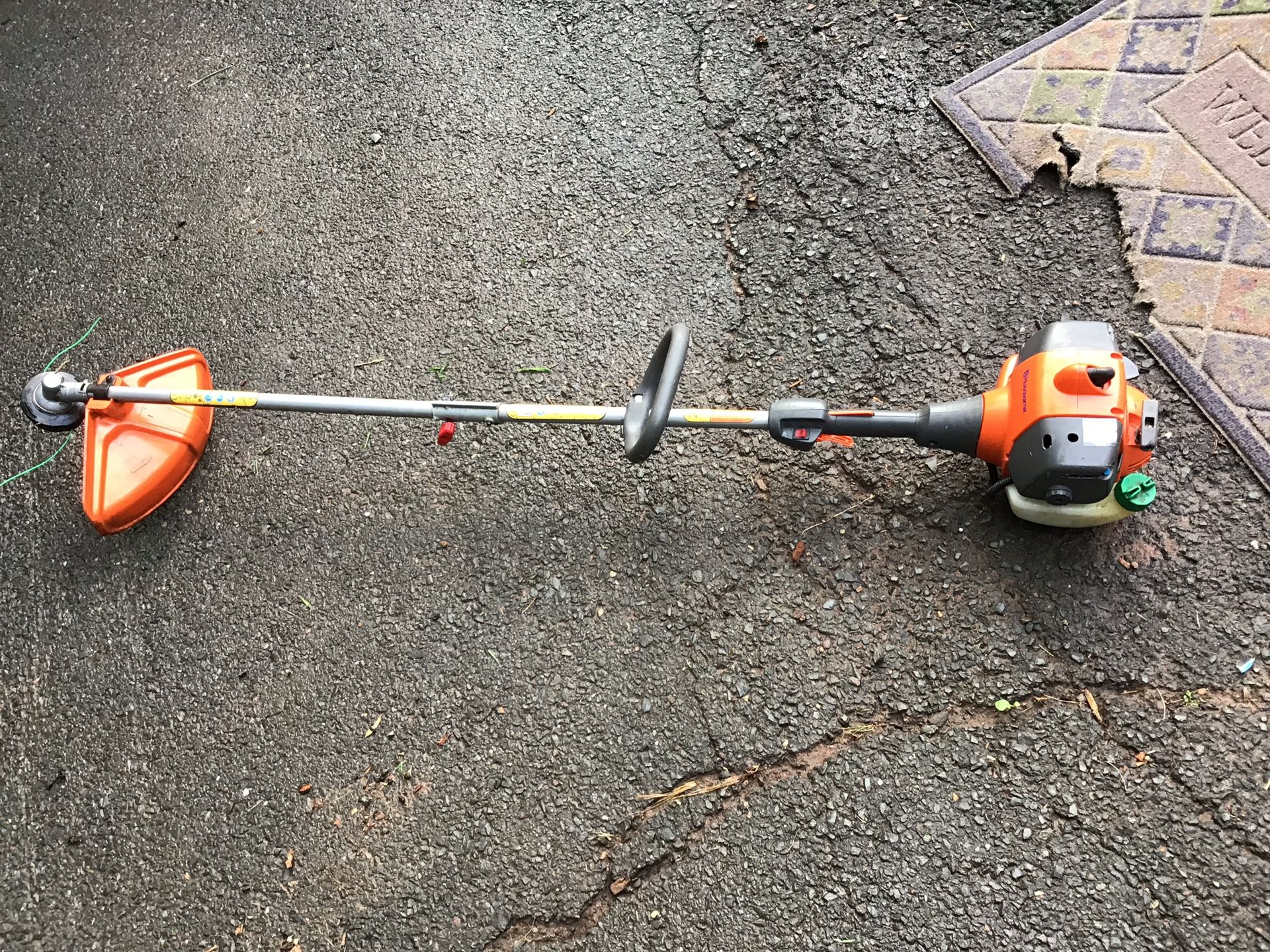 Perfect weed wacker, barely used. Husquvarna, straight shaft