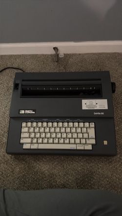 Smith Corona DeVille 80 Electric Typewriter