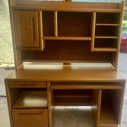 Oak Desk With Hutch