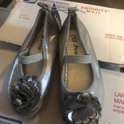 Cute NEW Old NAVY Slip On Silver Flats. Size8C