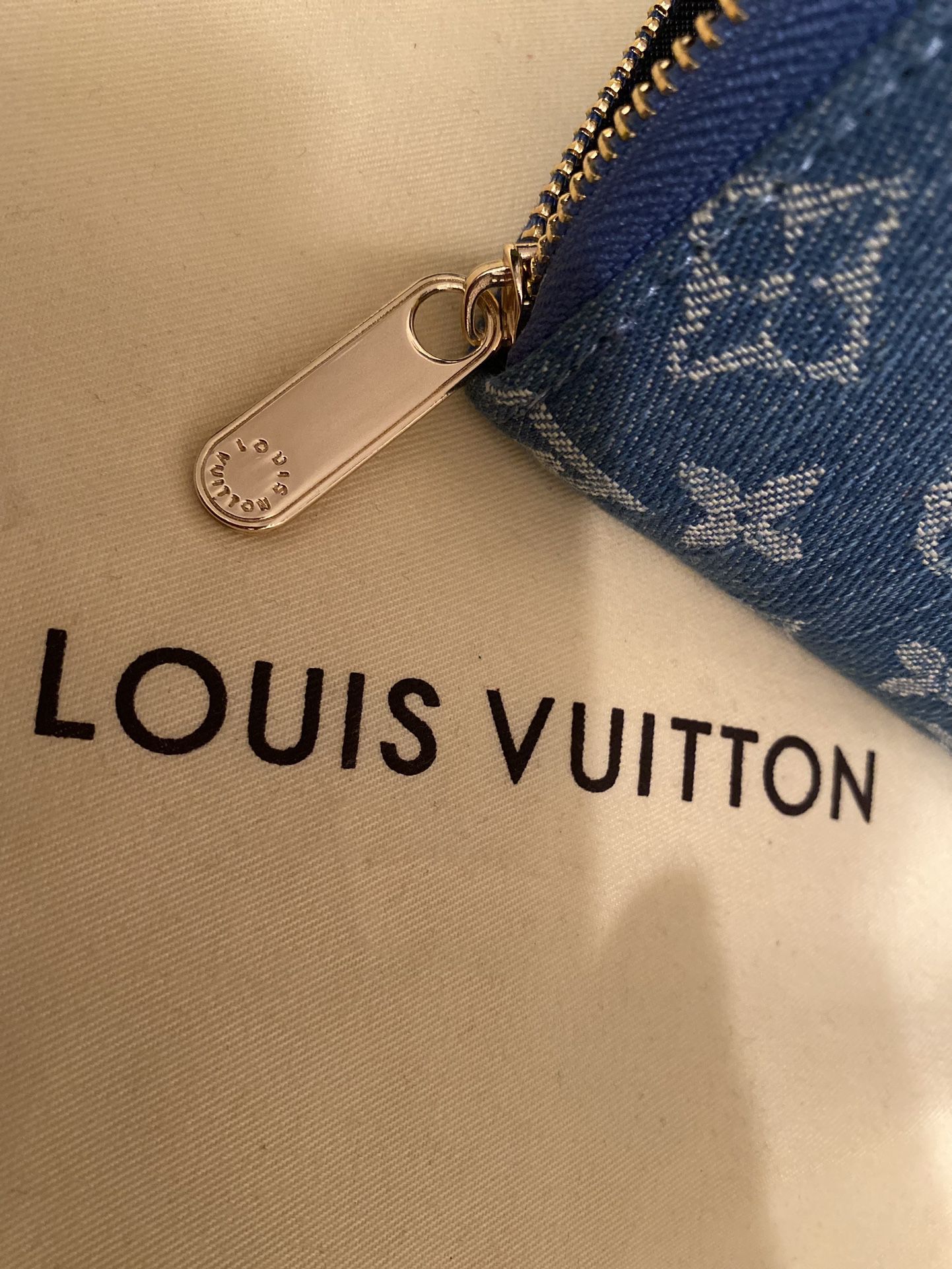 Louis Vuitton Denim Zippy Wallet for Sale in Memphis, TN - OfferUp