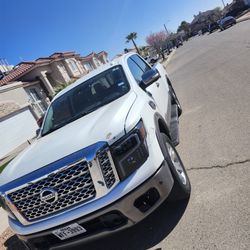 2017 Nissan Titan