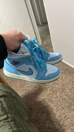 Jordan Retro 1 UNC size 9