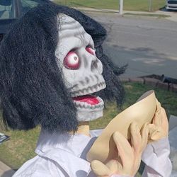 Face Off Man Halloween Animatronic Decoration