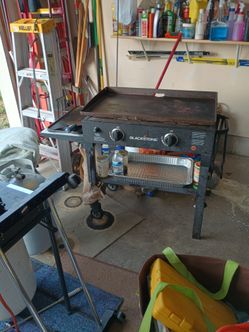 Blackstone gas griddle excellent condition without 30 lb propane 300 with 30 lb propane tank 350