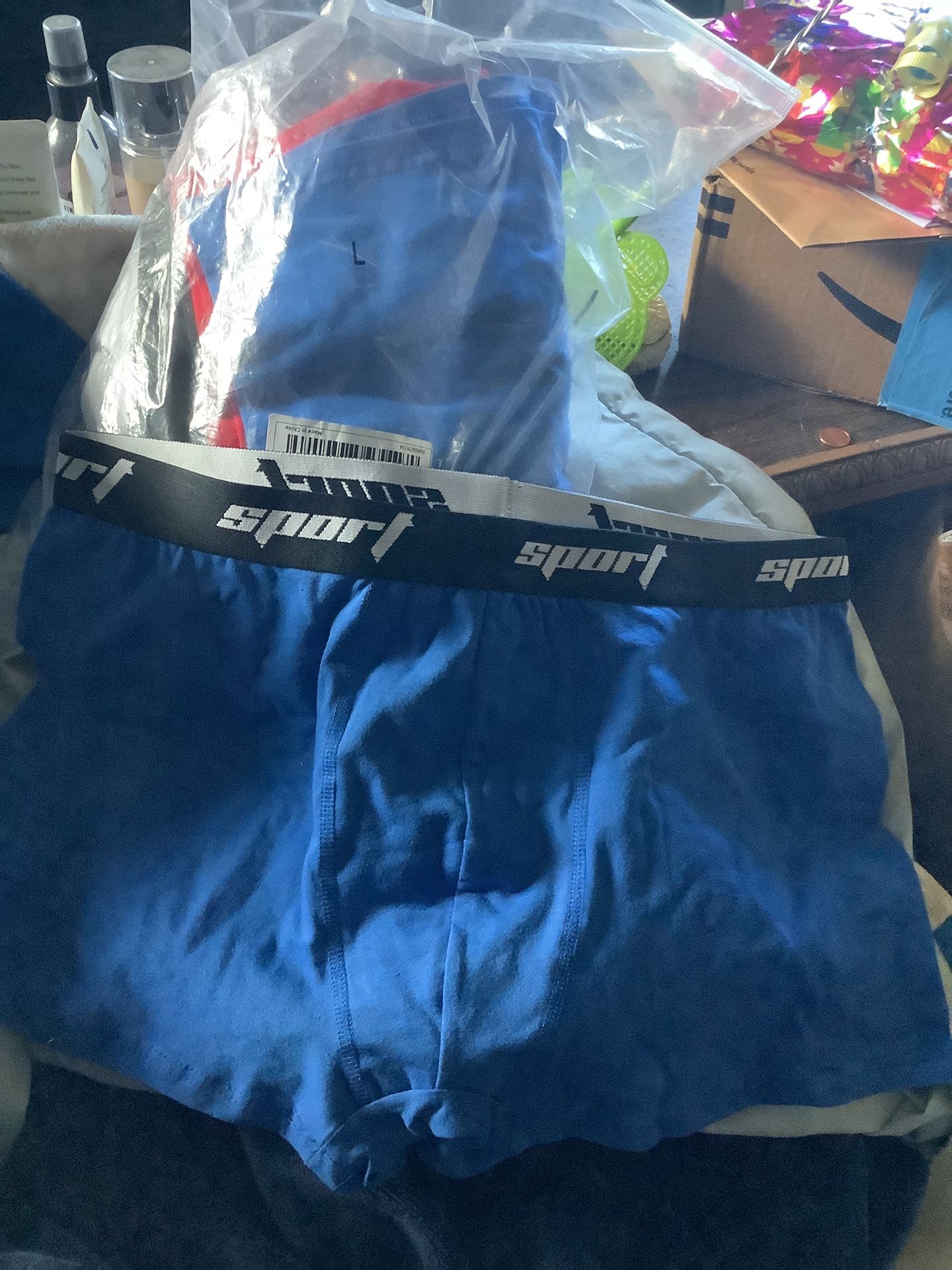 NEW MEN BOXERS SHORTS. Size 34.