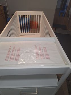 Delta Crib & Changer New 5in 1